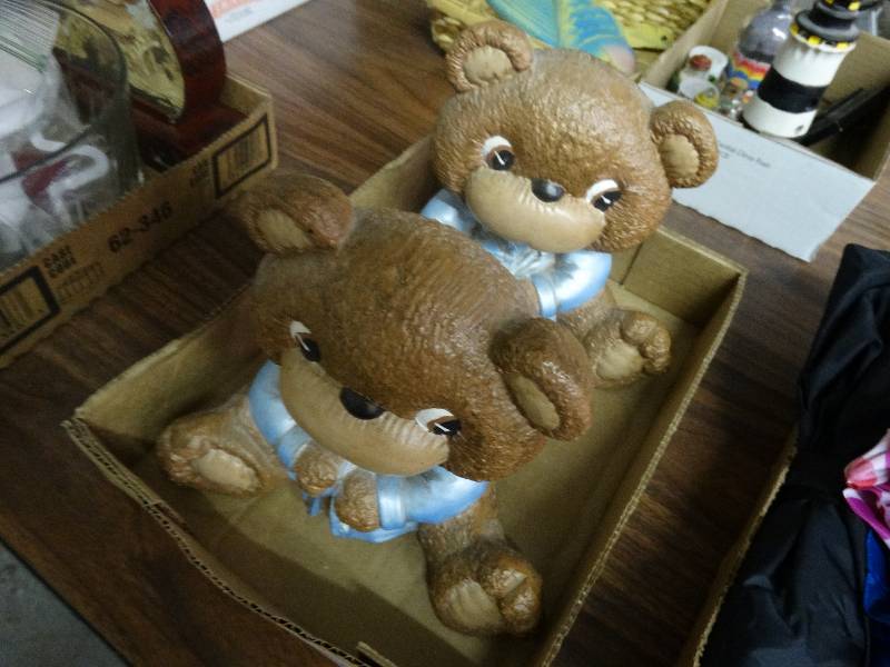 lot 3650 image: 2 Ceramic Bears.