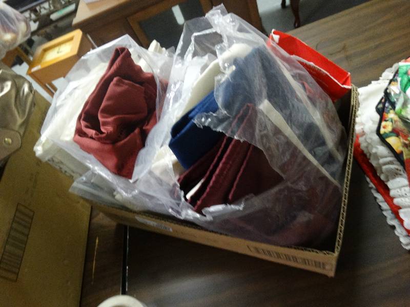 lot 3660 image: Box of Curtains & polishing cloths, Table linens.