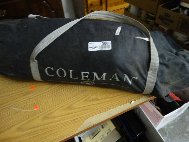 lot 3665 image: Coleman Tent wbag.