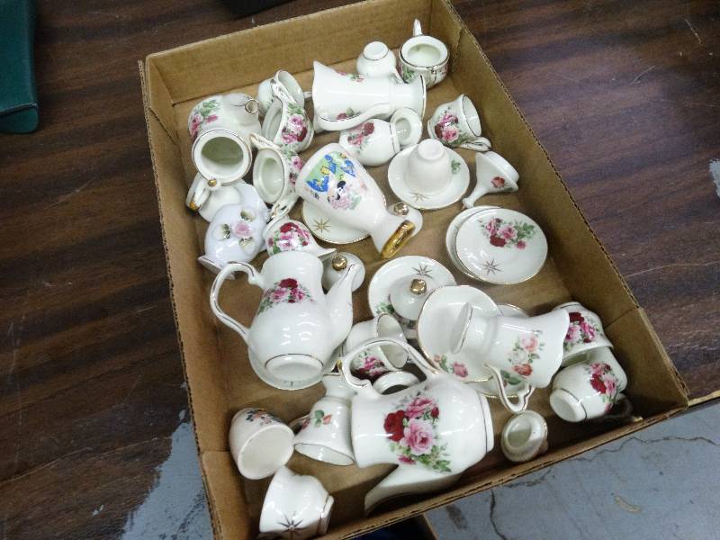 lot 3667 image: Porcelain Childs Tea Set.