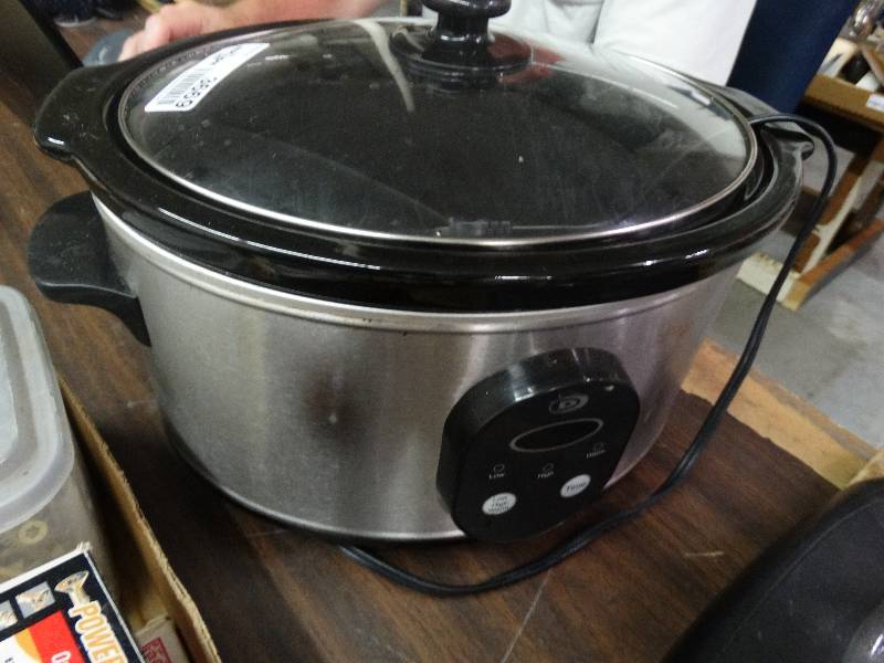 lot 3669 image: Large Oval 5 Qt. Slow Cooker.