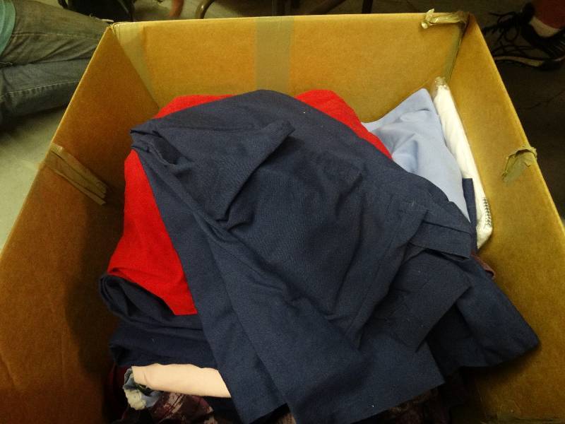lot 3672 image: 25 Medium Womens Scrub Tops.