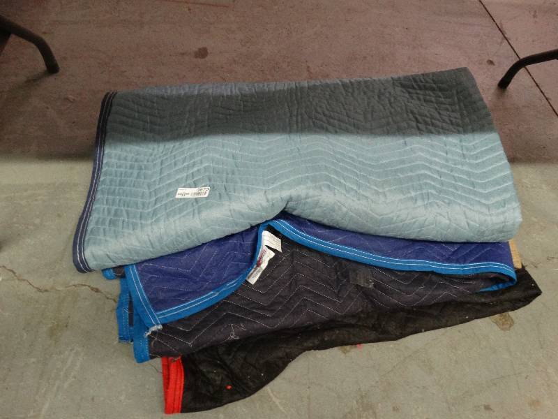 lot 3673 image: 4 Large Shipping Blankets.