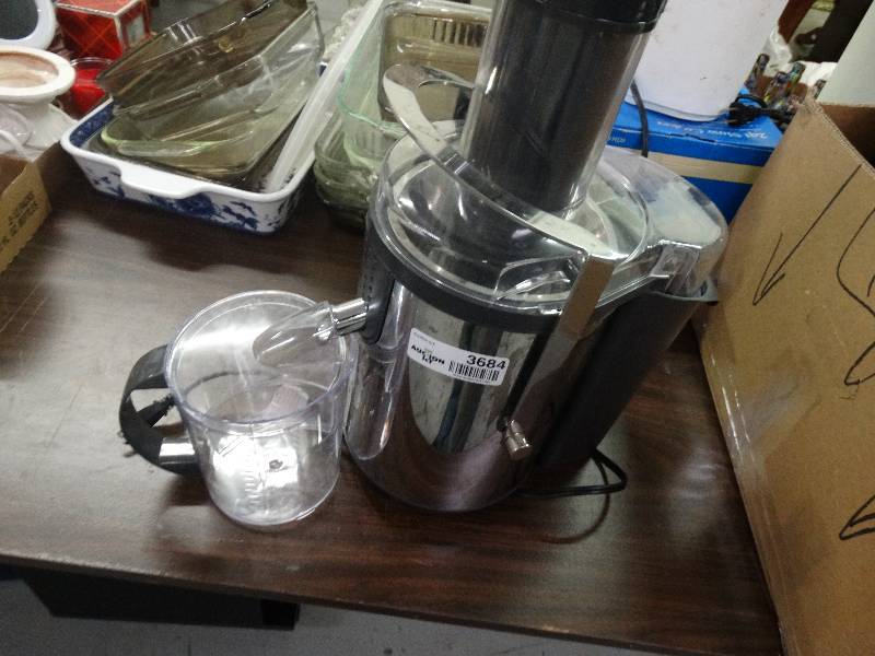 lot 3684 image: Bella Juicer.