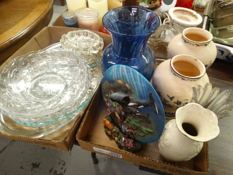lot 3685 image: 2 Flats of Glassware, Vases, Serving dishes, ashtrays, etc.