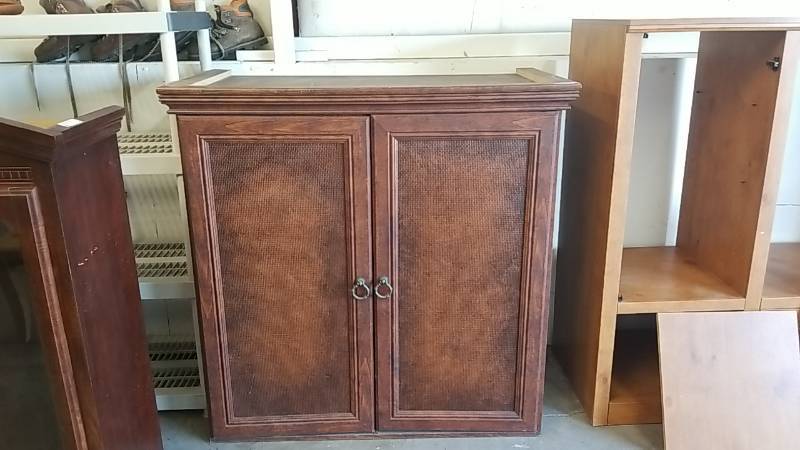 lot 5 image: Hutch-  Big and Roomy- Lots of Storage