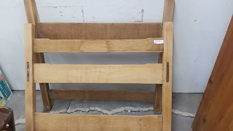 lot 12 image: Wood Twin Size Head and Foot Board