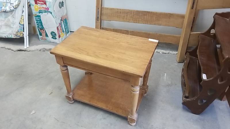 lot 13 image: Solid End Table or Nightstand
