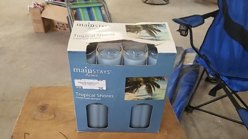 lot 25 image: Tropical Shores Multi Candle Set