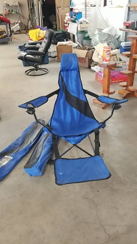 lot 21 image: 2 Folding Lounge Chairs With Foot Rest- Bagged