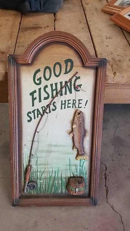 lot 35 image: Good Fishing Wall Hanger- Sign