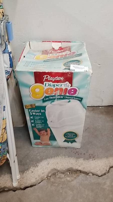lot 24 image: Diaper Genie- Unused