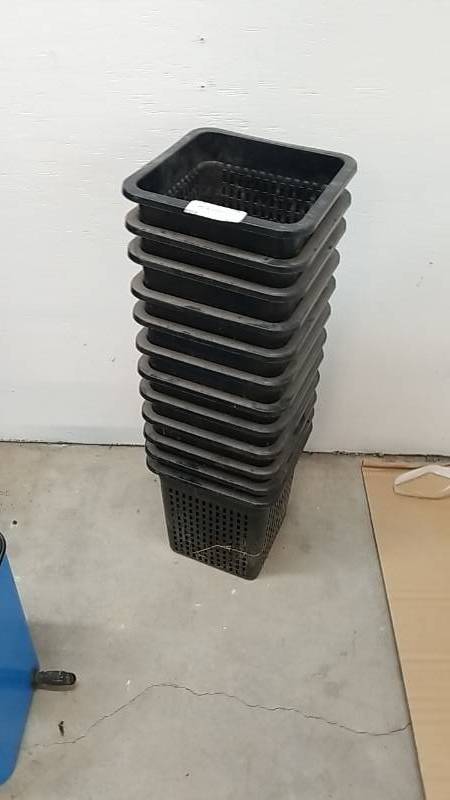 lot 58 image: Hydroponic- Growing PodsBuckets- Lot of 12