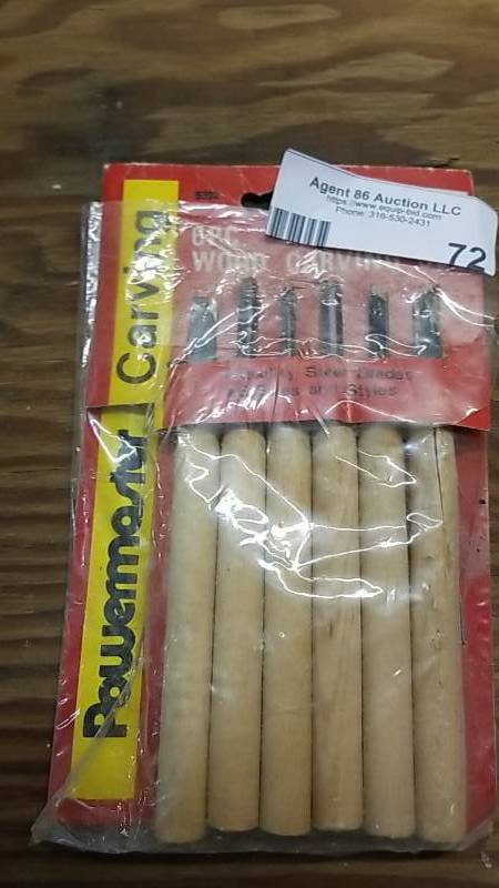 lot 72 image: 6 Piece Wood Carving Set