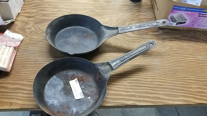 lot 75 image: 2 Cold Handled Camping Skillets