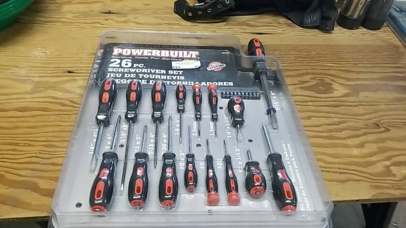 lot 93 image: New 26 piece Screwdriver Set