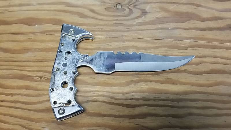 lot 95 image: Sure Grip Lockblade Knife- Combat Fighting Style