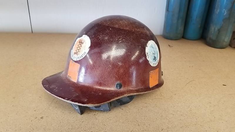 lot 113 image: Vintage Construction- Oil Rig Safety Helmet- Cool Piece