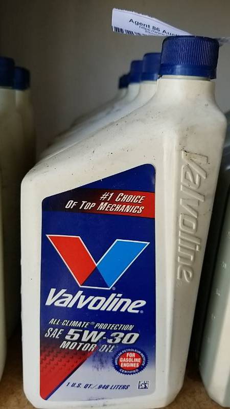 lot 138 image: 7 Quarts Valvoline 5W-30 Motor Oil