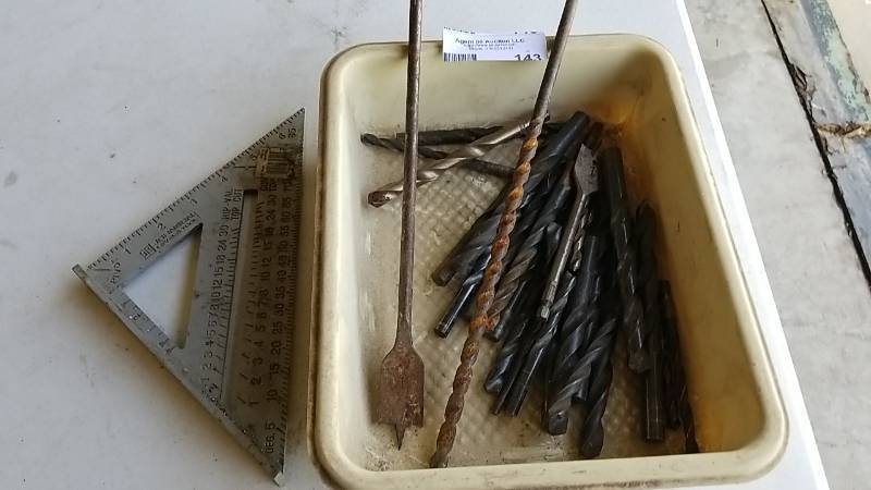 lot 143 image: Lot of Drill Brits- BONUS TOOL