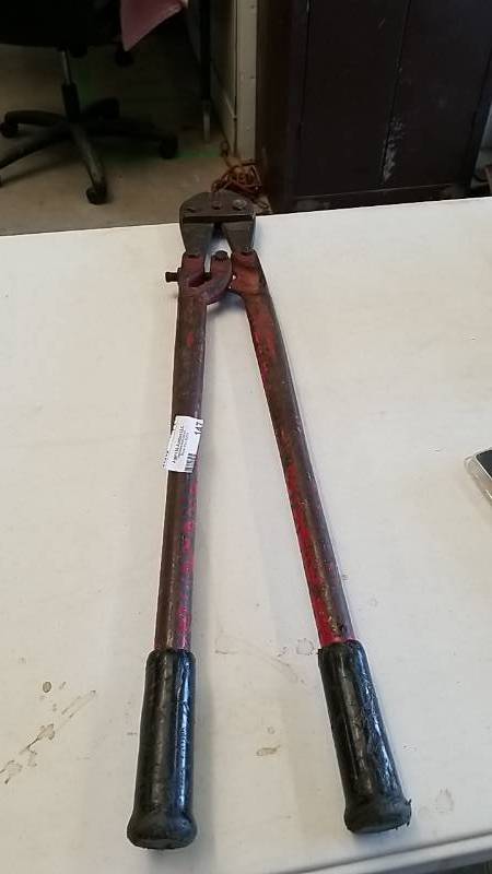 lot 147 image: 30 inch Bolt Cutters