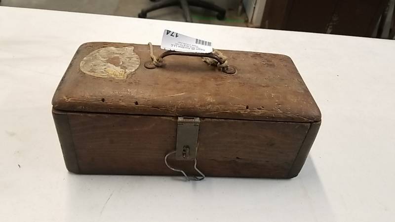 lot 174 image: Vintage Wooden Tool Box