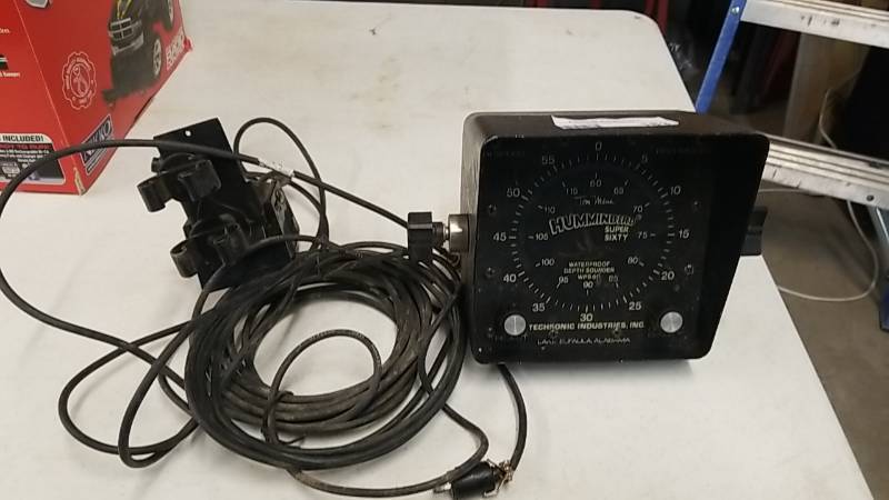 lot 183 image: Hummingbird Super Sixty  Fish Finder- Decor  Mancave