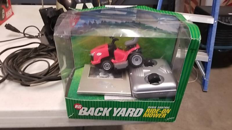 lot 187 image: RC Yard Tractor Riding Lawnmower
