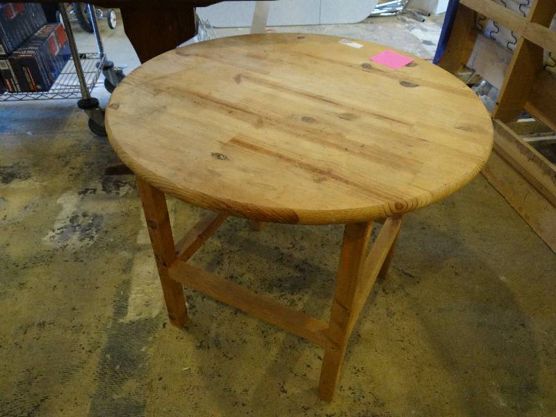 lot 6220 image: Round Wooden Table