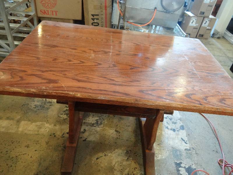 lot 6222 image: Wooden Table