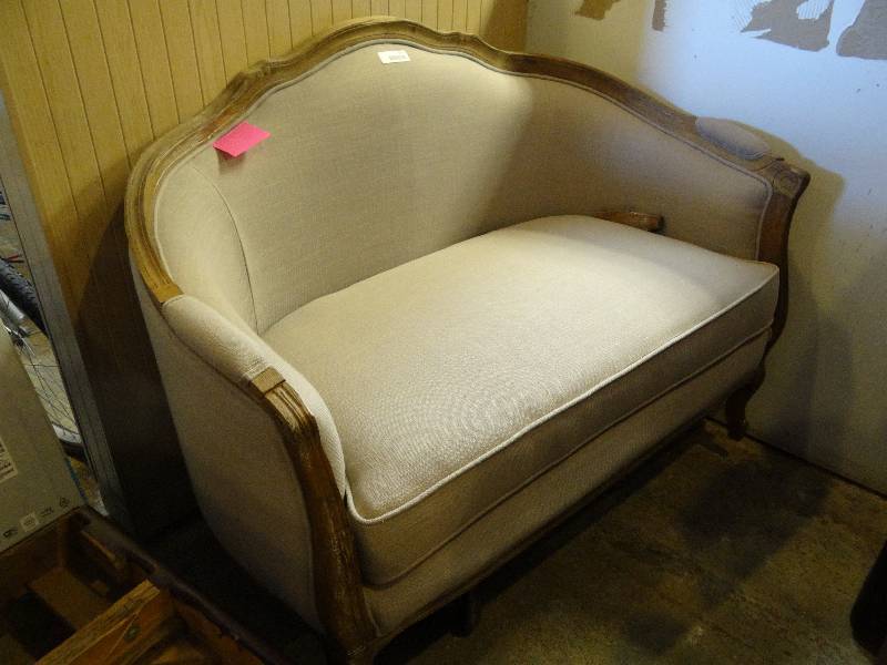 lot 6225 image: Love Seat