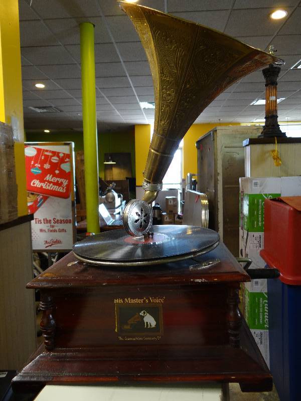 lot 6231 image: Gramophone with  His Masters Voice Soundtrack