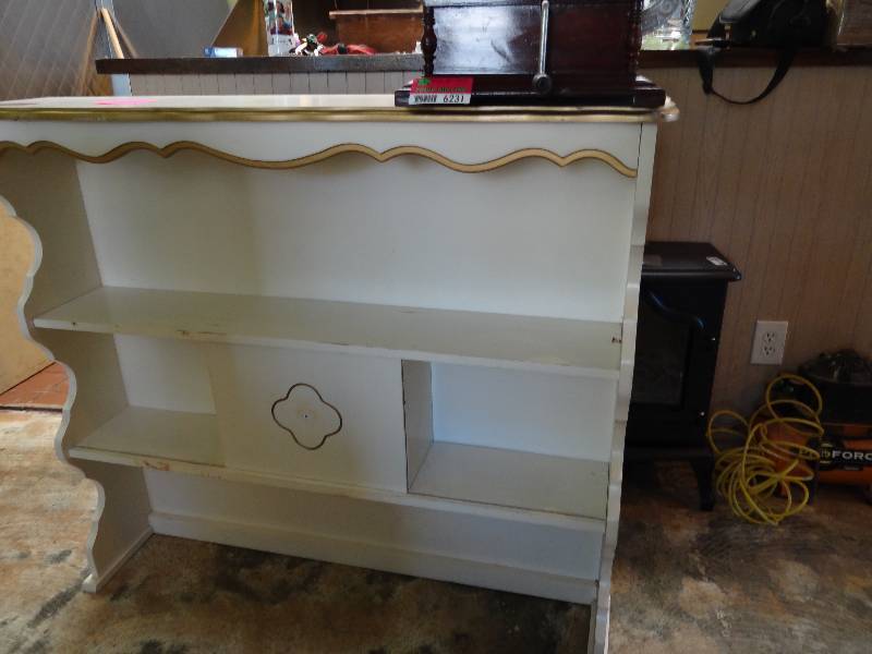 lot 6232 image: Off White Dresser TopShelf with 3 Shelves
