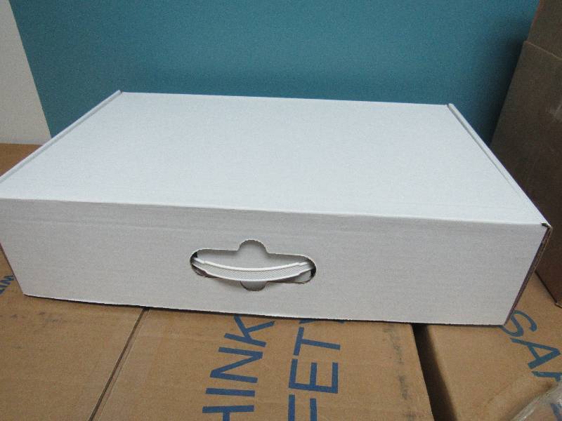 lot 5320 image: 60ct Total of White Box with Handle