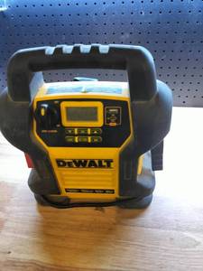 lot 1594 image: DeWalt 1500A Jump Starter with Digital Display