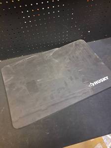 lot 11822 image: Husky Soft Foam Kneeling Pad