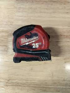 lot 8427 image: Milwaukee 25 FT Tape Measure