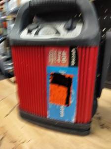 lot 9084 image: Vector 400 Amp Instant Starting Power Supply