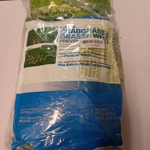lot 18209 image: Scotts Halts Crabgrass and Grassy Weed Preventer, Crabgrass Preventer, Pre Emergent Weed Control for Lawns, Prevents Chickweed & More, Treats up to 5,000 sq. ft., 10.06 lb.