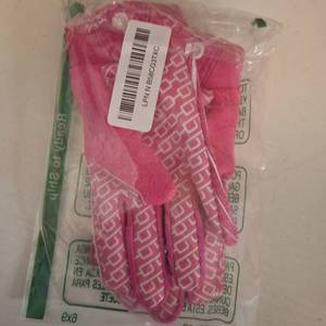 lot 80835 image: WOMENS PINK GOLF GLOVES