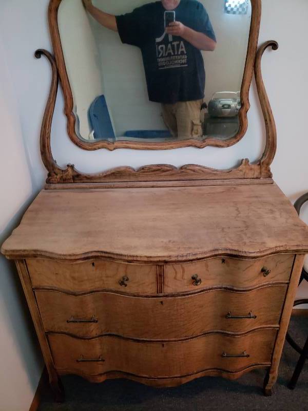 Antique Serpentine Dresser With Mirror Parkville Hittin The Road