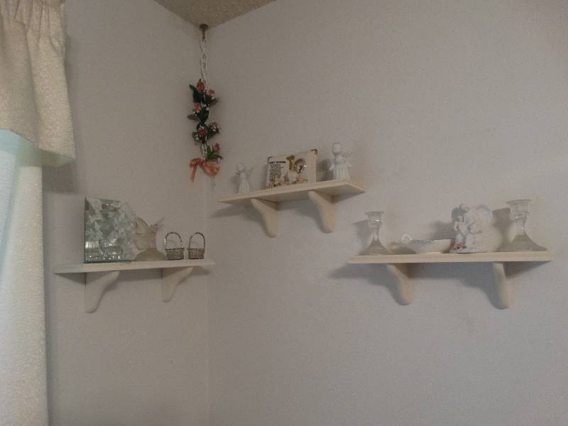lot 5302 image: Set of 6 wall shelfs and contents.