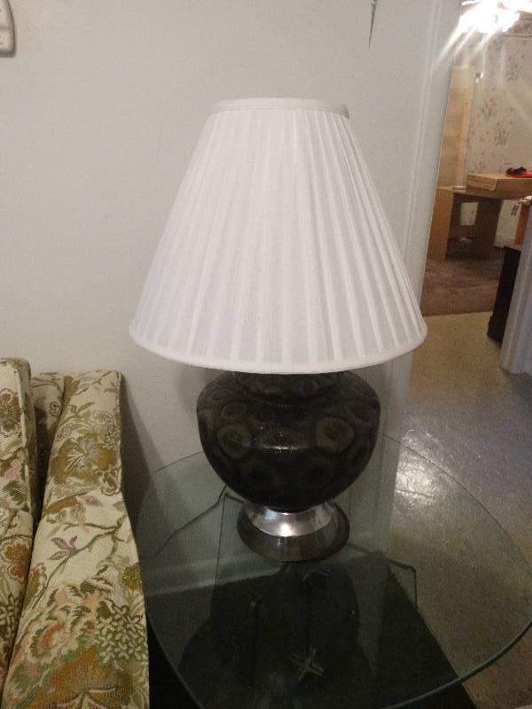 lot 5305 image: Table lamp.