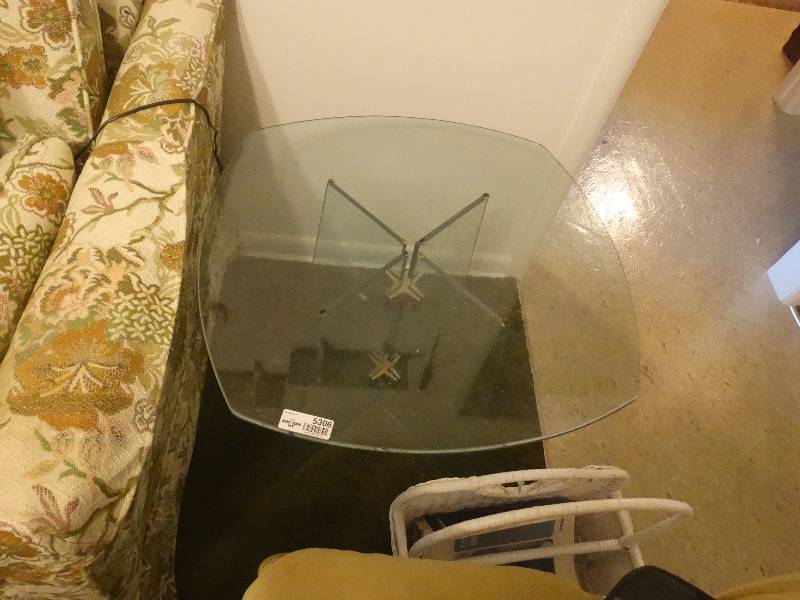 lot 5306 image: Glass side table.