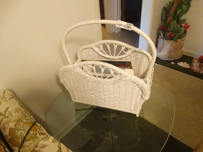 lot 5307 image: Basket with car book.