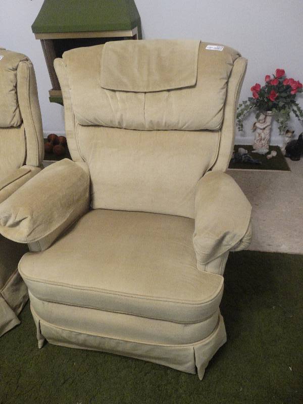 lot 5310 image: Lazy boy recliner.