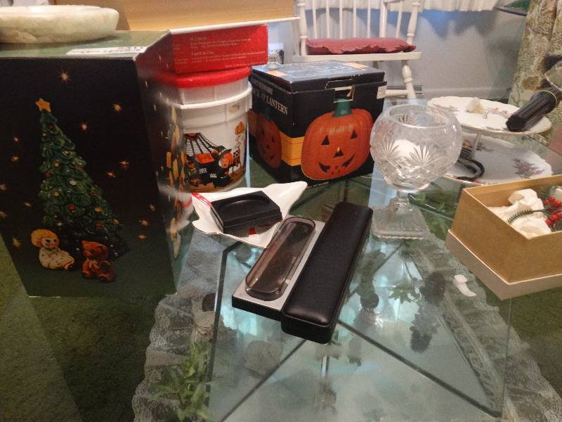 lot 5311 image: Contents and below table, table Not included.