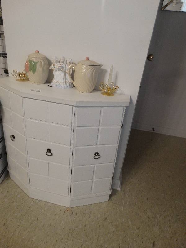 lot 5313 image: 2 door cabinet with contents.