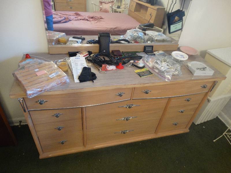 lot 5326 image: Dresser with contents.