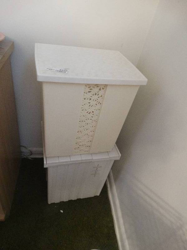lot 5329 image: 2 Clothes hampers.